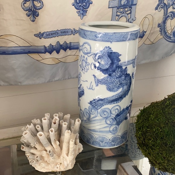 Vintage Other - ⬇️•VINTAGE CHINOISERIE VASE•⬇️TGIF⬇️